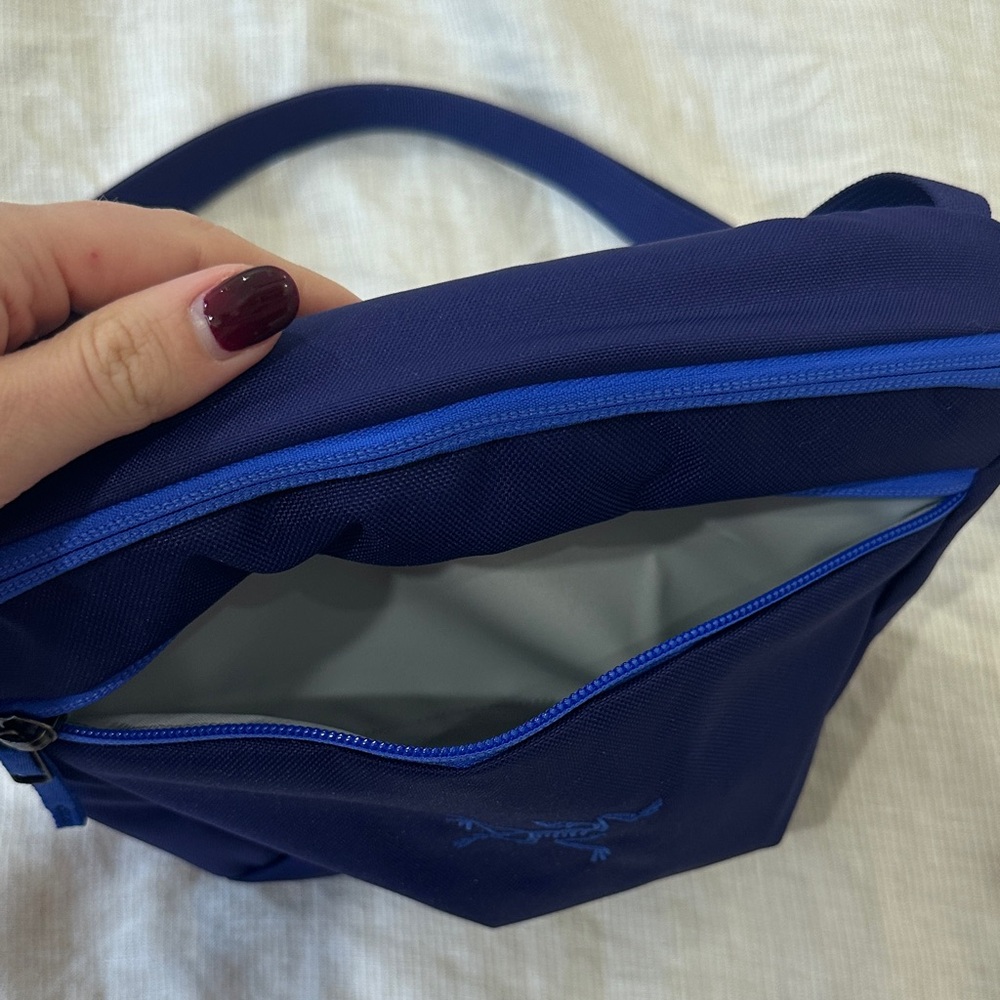 Arc'teryx Purple Mantis 2 Waist Pack - Picture 4 of 5